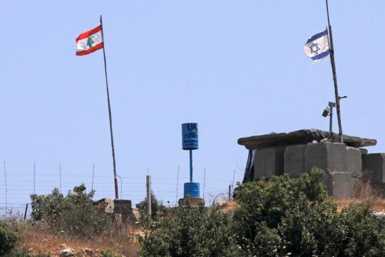 إسرائيل تواصل هجومها على جنوب لبنان وتقطع الكهرباء عن قرى حدودية