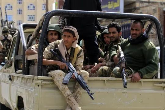 الولايات المتحدة تواصل التصعيد ضد الحوثيين في اليمن وتدمر آليات في البحر الأحمر