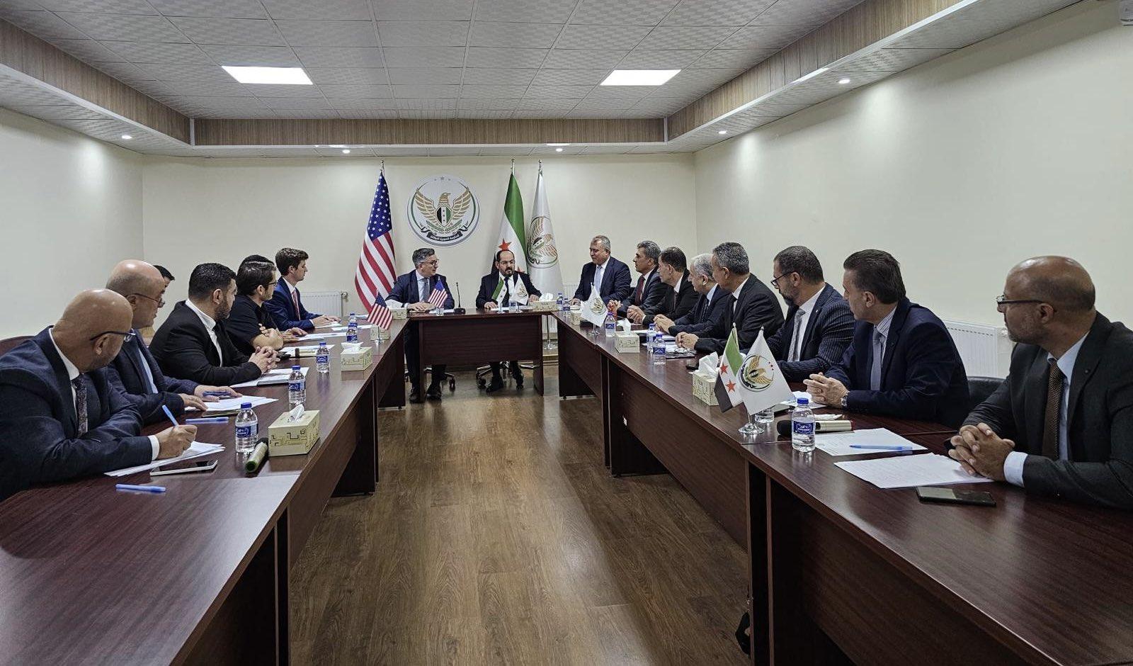 مسؤول أمريكي يلتقي رئيس ووزراء الحكومة السورية المؤقتة