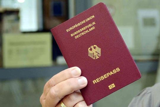 آلاف السوريين يحصلون على الجنسية في ولايتين ألمانيتين