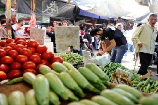 أسعار الخضار والفواكه تحلق من جديد في مناطق سيطرة النظام بعد إعادة تصديرها