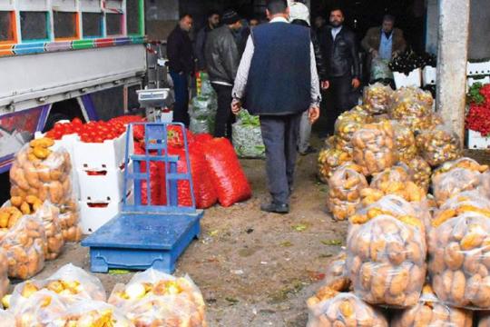 النظام السوري يطلب من الأردن توضيحاً حول  تأخير إدخال برادات الفواكه