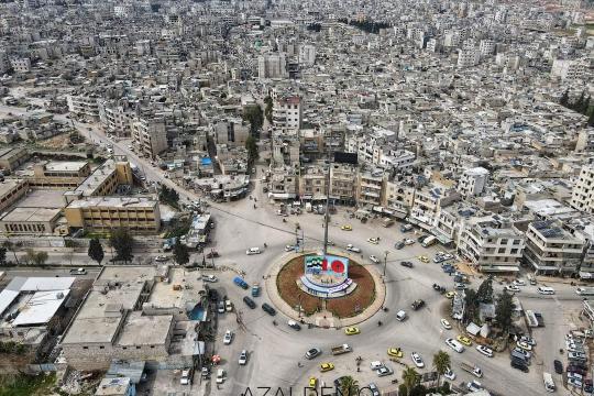 تقرير: الحاجة إلى المأوى وانتهاكات النظام أبرز مشاكل الوافدين إلى الشمال السوري