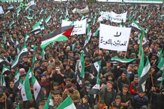 الطرف الثالث.. حالةٌ يجب دعمها للمساعدة في وقف استنزاف قوى الثورة وتآكلها الذاتي