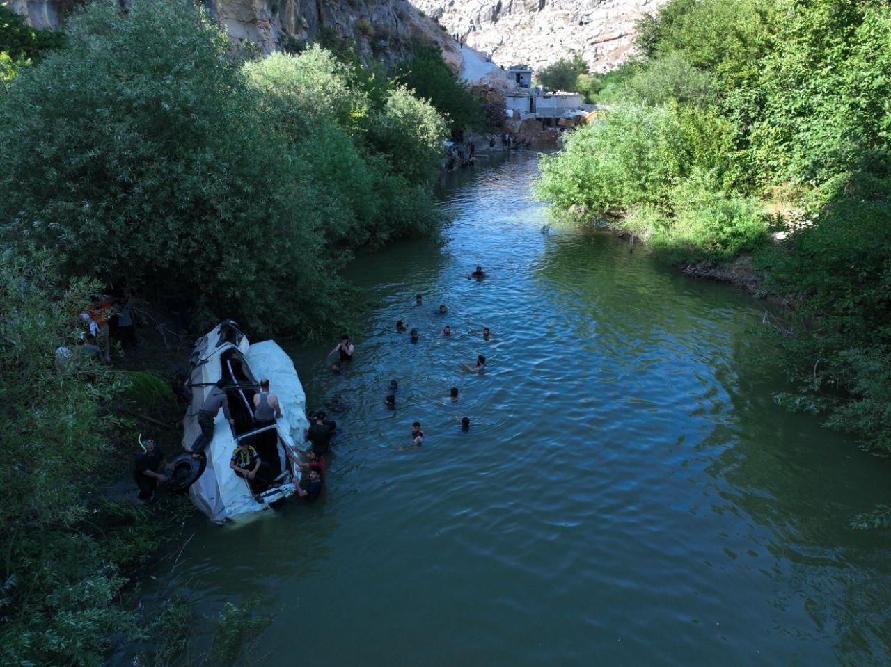 ارتفاع حصيلة ضحايا تدهور حافلة الطلاب غرب إدلب