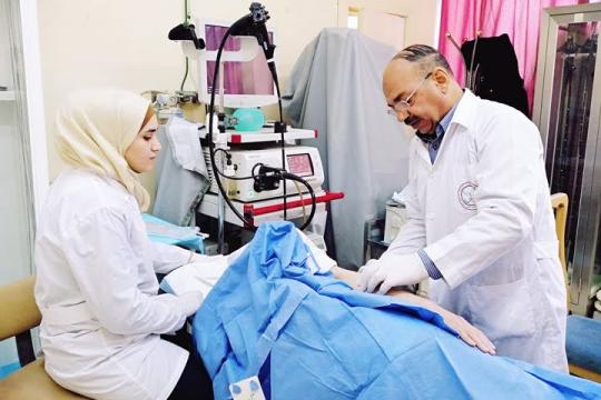 معاينة الطبيب في مناطق سيطرة النظام السوري تصل إلى 100 ألف ليرة سورية!