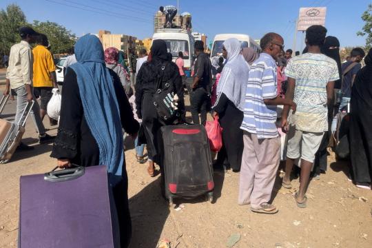 كم عدد السوريين العائدين من السودان منذ بدء الاشتباكات؟