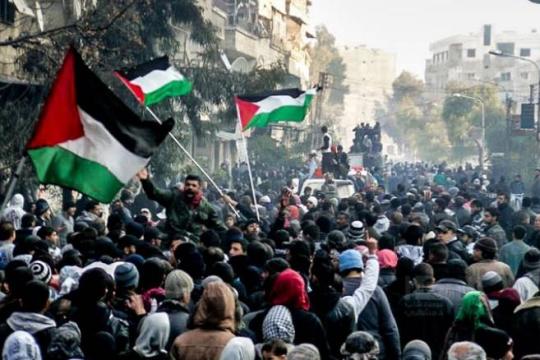 مجموعة حقوقية تحذر من خطر الإعادة القسرية لفلسطينيي سورية لمناطق سيطرة النظام