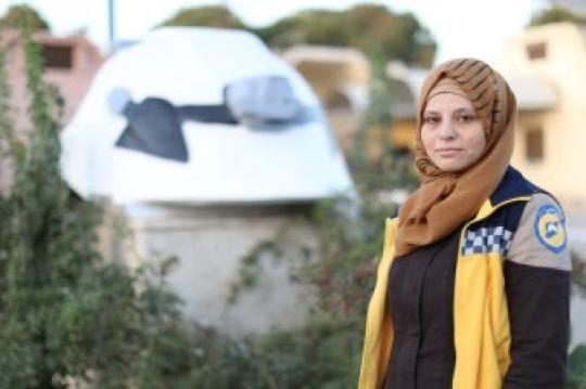 آمنة البش"... من صفوف التطوع مع (الخوذ البيضاء) إلى دخول قائمة (BBC) لأكثر 100 امرأة ملهمة حول العالم