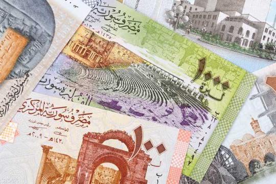 الليرة السورية تسجل انخفاضاً جديداً مقابل الدولار اليوم الأربعاء 17/ 4/ 2024