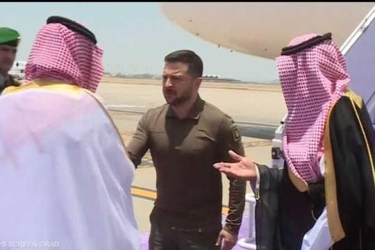 زيلينسكي يصل قمة جدة وسط حضور بشار الأسد