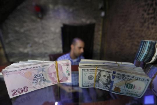 سعر صرف الليرة السورية والتركية مقابل الدولار اليوم الثلاثاء 9/ 4/ 2024