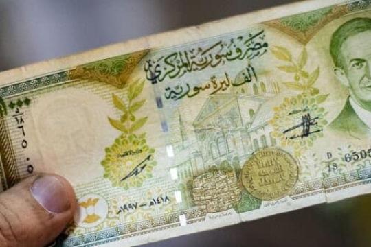 الليرة السورية تتكبد خسائر جديدة وتسجل مستويات قياسية 
