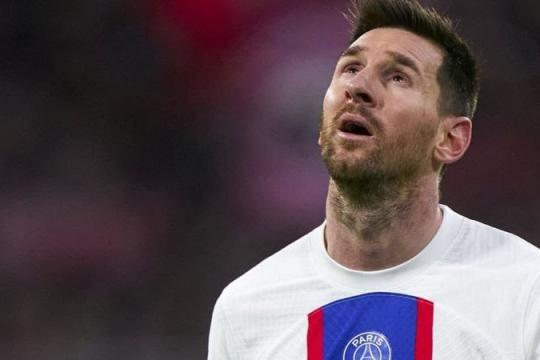 برشلونة يعتزم استعادة نجمه الأرجنتيني ليونيل ميسي