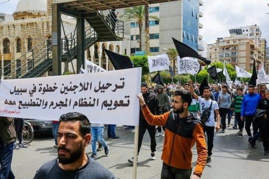 من المسؤول عن حملات التحريض ضد السوريين في لبنان؟.. كاتب لبناني يكشف عنهم