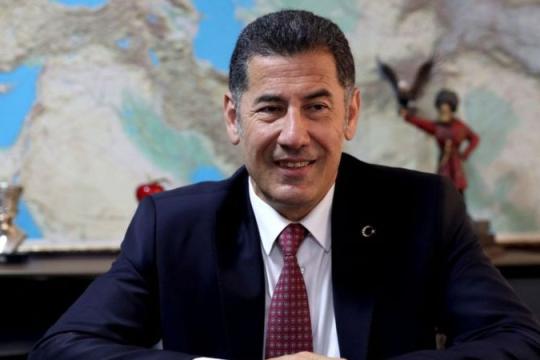 سنان أوغان: لا يمكن رمي اللاجئين عَبْر الحدود ولن نرسلهم لمناطق لا تحميها قواتنا