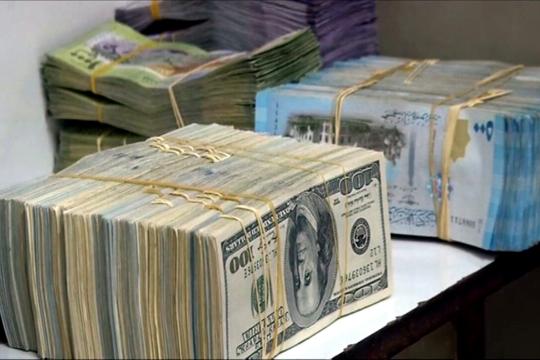 الليرة السورية تحطم أرقامها القياسية وتهبط إلى مستوى جديد أمام الدولار 