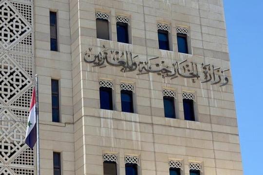 النظام السوري يردّ على الغارات الإسرائيلية بـ”بيان استنكاريّ”