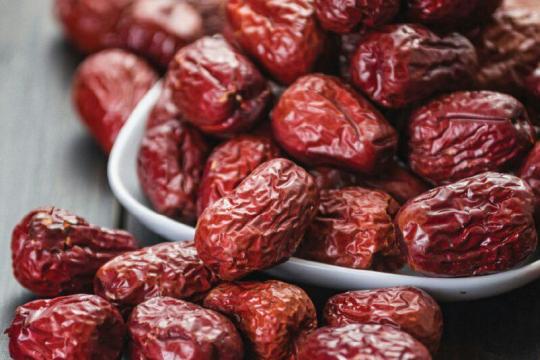 أسعار التمور تُحلِّق في أسواق العاصمة دمشق مع اقتراب شهر رمضان
