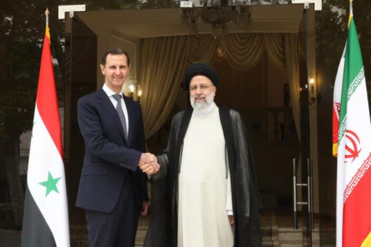 بشار الأسد يبحث مع إبراهيم رئيسي تطوُّرات التصعيد الإسرائيلي