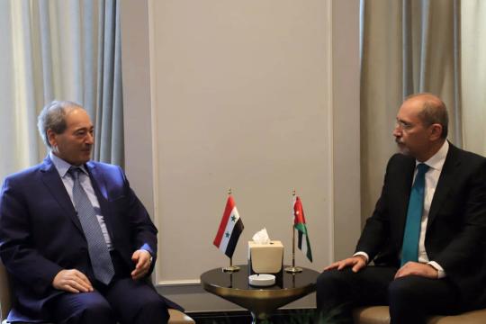 فيصل المقداد يصل الأردن للمشاركة في الاجتماع العربي حول سورية