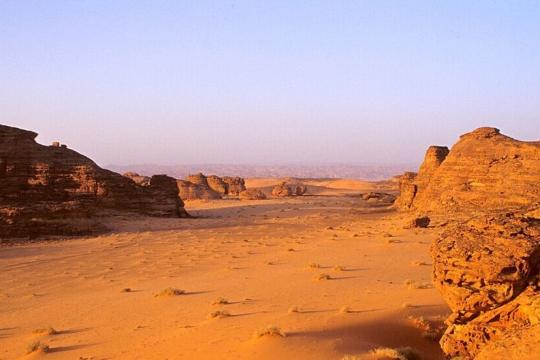 علماء يكشفون عن معسكرات رومانية مخبأة في الصحراء العربية