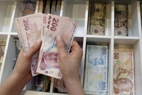 سعر صرف الليرة السورية والتركية مقابل الدولار اليوم الثلاثاء 13/ 2/ 2024