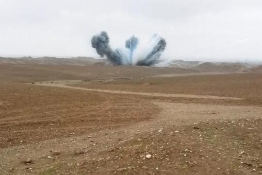 مأساة متكررة.. مقتل مدني بانفجار لغم من مخلفات الحرب في دير الزور 