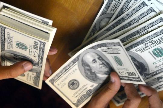الدولار الأمريكي بديل السوريين في مناطق سيطرة قسد بعد انهيار الليرة السورية