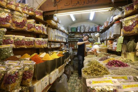 تحضيرات العيد تكشف عن اختفاء الطبقة الوسطى في دمشق