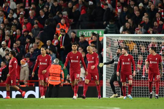 نجم "ليفربول": علينا رفع أيدينا والاعتراف بعظمة ثنائي ريال مدريد