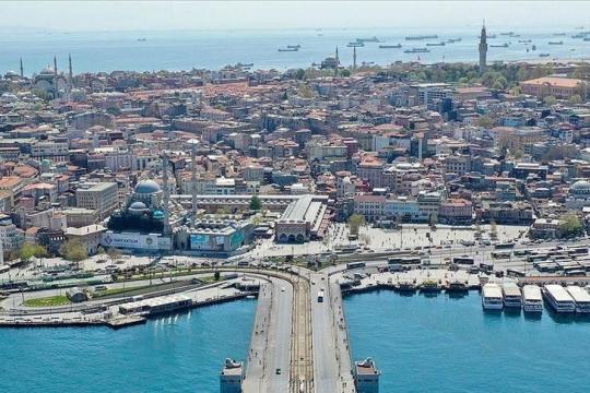 ولاية إسطنبول تفرض قيوداً جديدة على اشتراكات اللاجئين السوريين والأجانب