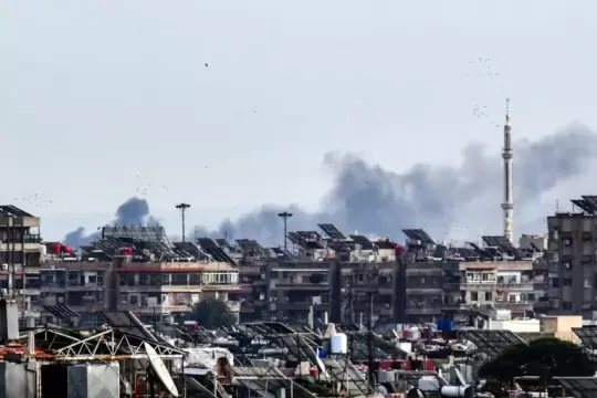 غارة جوية إسرائيلية تستهدف مبنى بمحيط السيدة زينب بريف دمشق