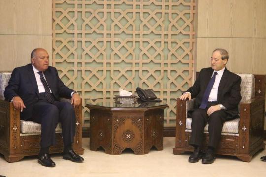 استكمالاً لمسار التطبيع المصري مع النظام.. فيصل المقداد يصل القاهرة