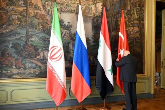 روسيا تعيد الحديث عن تطبيع تركيا مع النظام السوري.. ماذا قالت عن توقف المحادثات؟