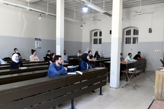 جامعة دمشق تهدّد الطلاب السوريين مزدوجي الجنسية بالفصل.. ما القصة؟ 