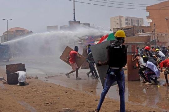 اشتباكات عنيفة بين الجيش السوداني وقوات الدعم السريع 