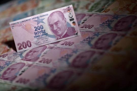 الليرة السورية تنخفض مجدداً مقابل الدولار اليوم الثلاثاء 16/ 4/ 2024