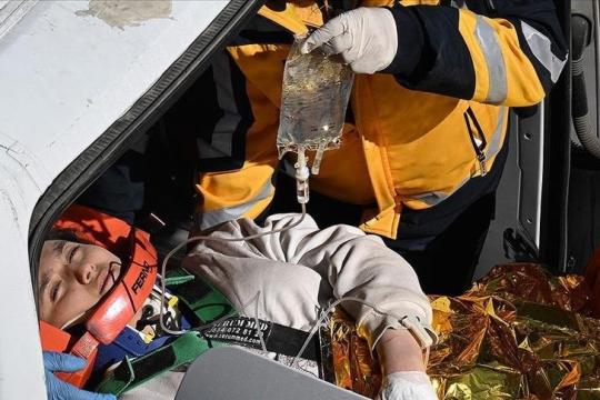 بعد 11 يوماً.. إنقاذ شابة تركية من بين أنقاض الزلزال