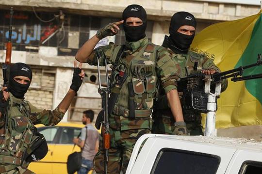 ميليشيا "حزب الله" تستغلُّ فقر الشبان وتدعو للانتساب لصفوفها بريف حمص