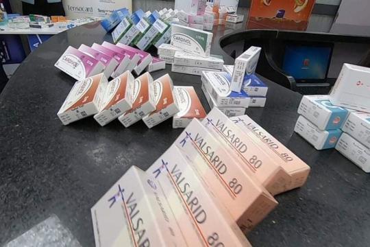 أطباء في مناطق سيطرة النظام السوري ينصحون مرضاهم بشراء الدواء الأجنبي.. ما السبب؟