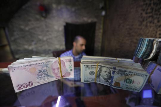 سعر صرف الليرة السورية والتركية مقابل الدولار اليوم الأربعاء 13/ 3/ 2024