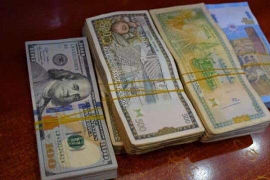 الليرة السورية تنهار وتسجل سعراً تاريخياً مقابل الدولار