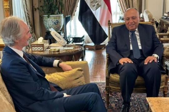 مصر تنغّص على الأسد سعادته بالتطبيع بتذكيره بالقرار 2254