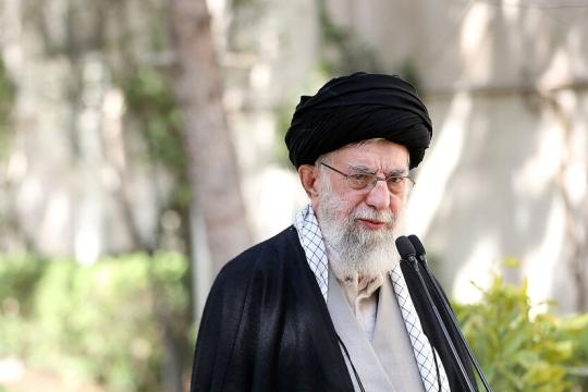خامنئي يتوعّد إسرائيل: سنجعلهم يندمون على هذه الجريمة