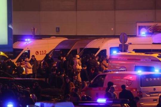 140 قتيلاً وجريحاً بهجوم على قاعة احتفالات في موسكو