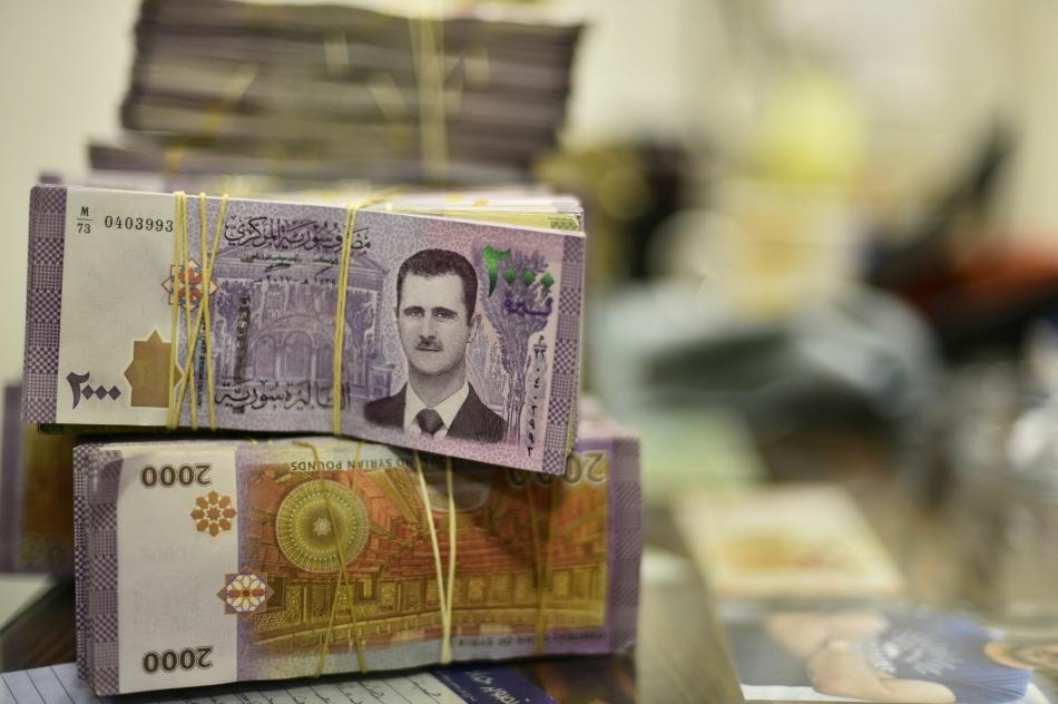الليرة السورية تستقر عند أدنى مستوياتها أمام الدولار 