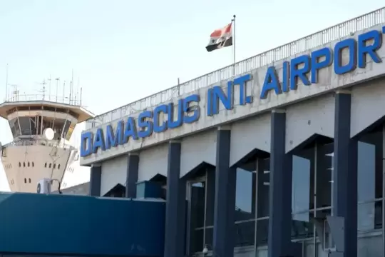 نظام الأسد يعلن عودة مطار دمشق الدولي للخدمة بعد تعرُّضه لضربات إسرائيلية
