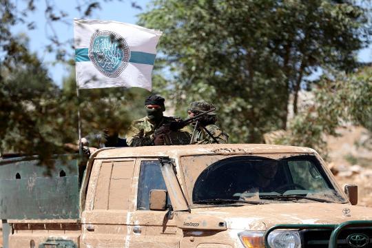تحرير الشام" تهاجم موقعاً للنظام السوري غرب حلب وتستولي على دبابة