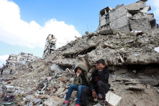 ما من مكان آخر نتوجه إليه"... سكان حلب يرفضون مغادرة منازلهم الآيلة للسقوط